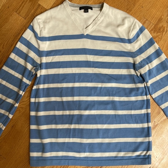 Banana Republic Sweater V-Neck - Picture 3 of 4